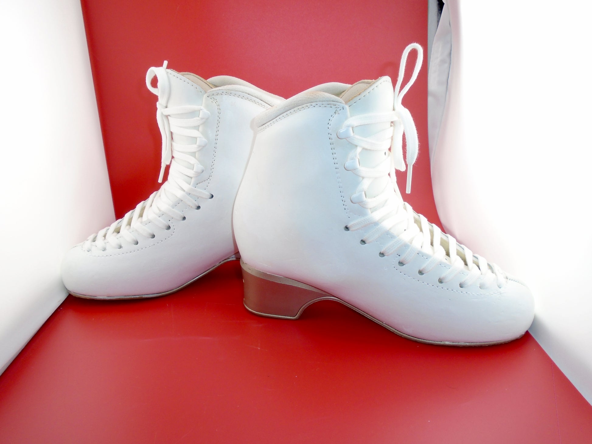 Edea Chorus Size 235 C Boots $30 extra | edea-chorus-size-235-c-boots | Quality Gently Used Figure Skates