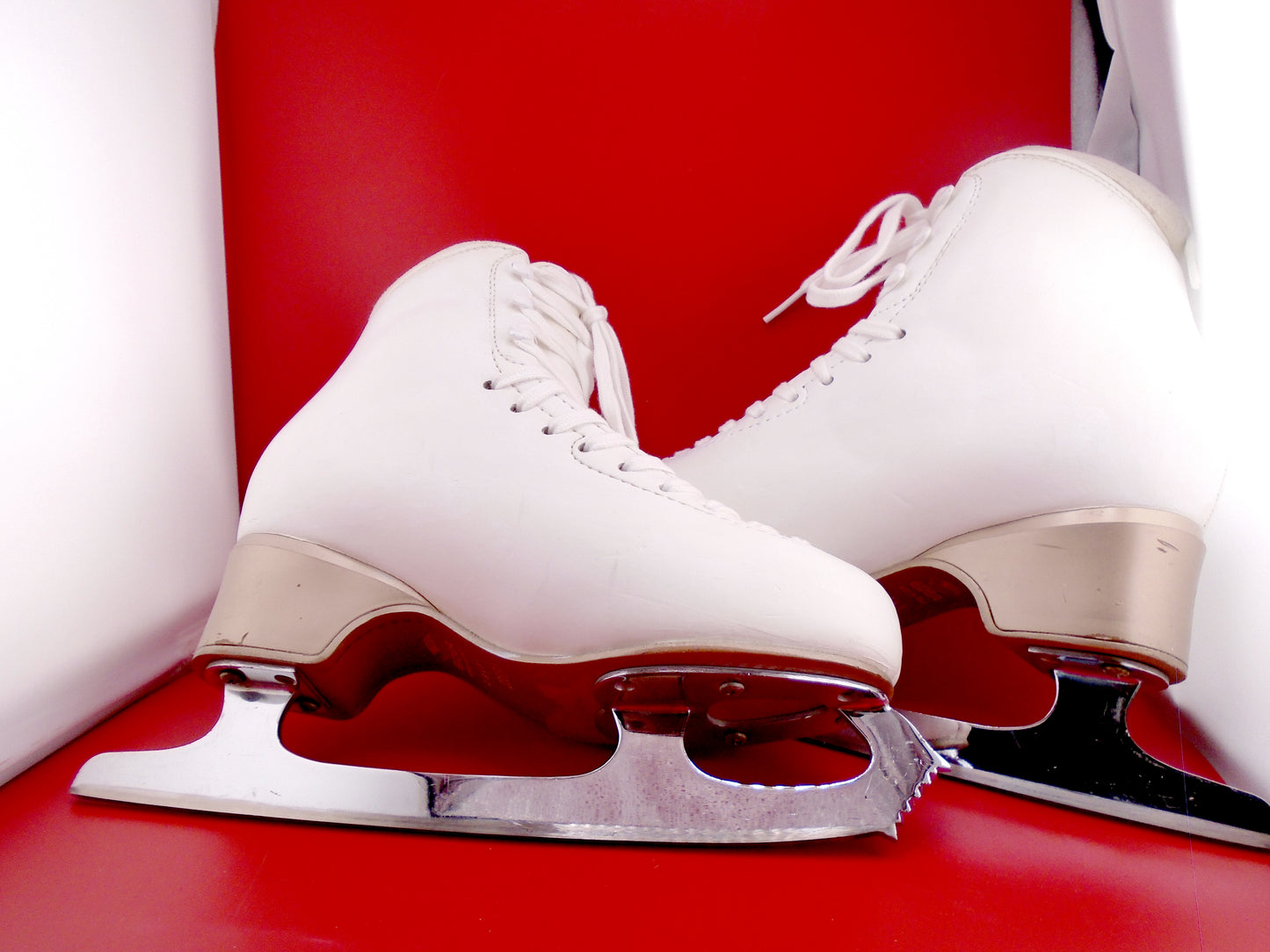 Gently Used Figure Skates Edea Chorus 235 B and Wilson ACE blades | edea-chorus-235-b-and-wilson-ace-blades | Quality Gently Used Figure Skates